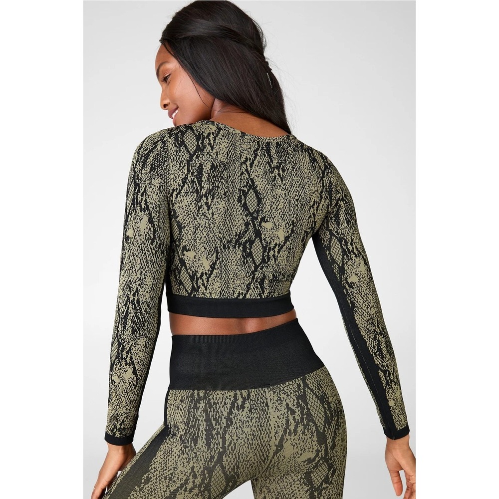 NEW $30 Fabletics XS black green snakeskin seamless athletic top see measurement